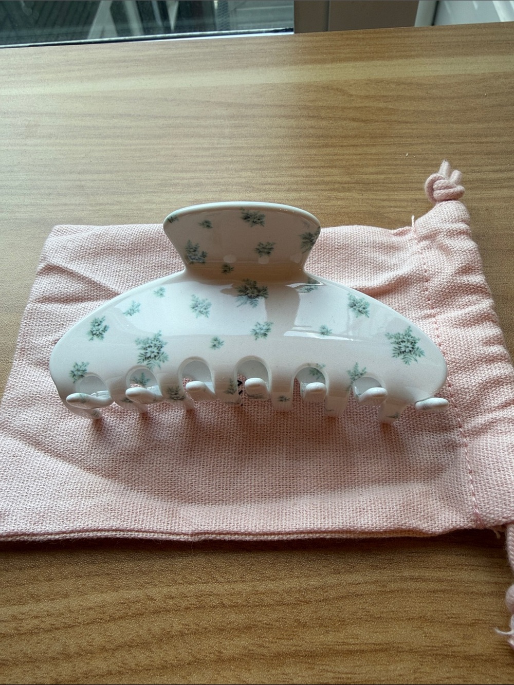 Emi Jay Floral White Hair Claw Clip - Pink Pouch